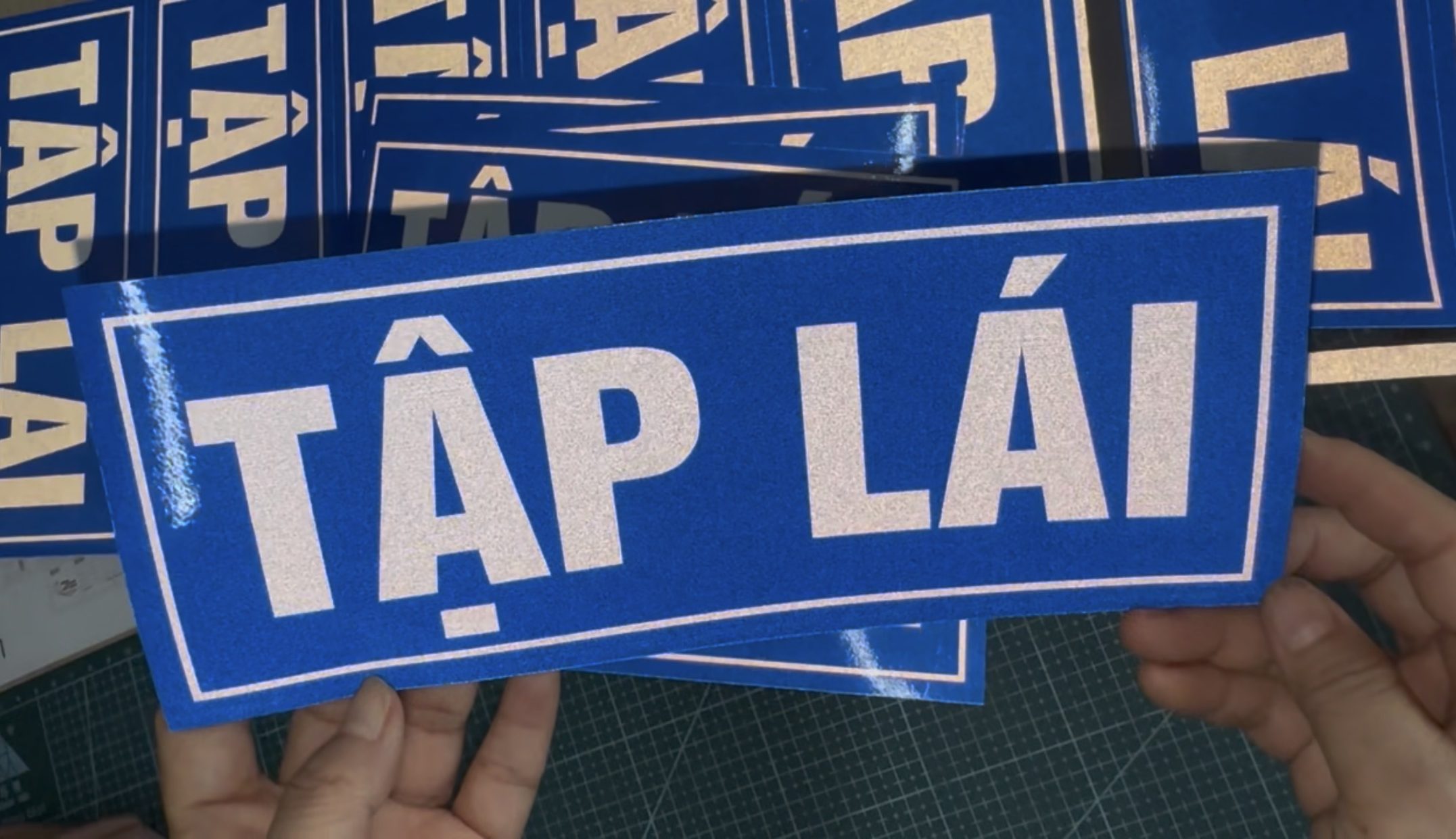 Bảng tập lái xe decal phản quang 3M sáng rực