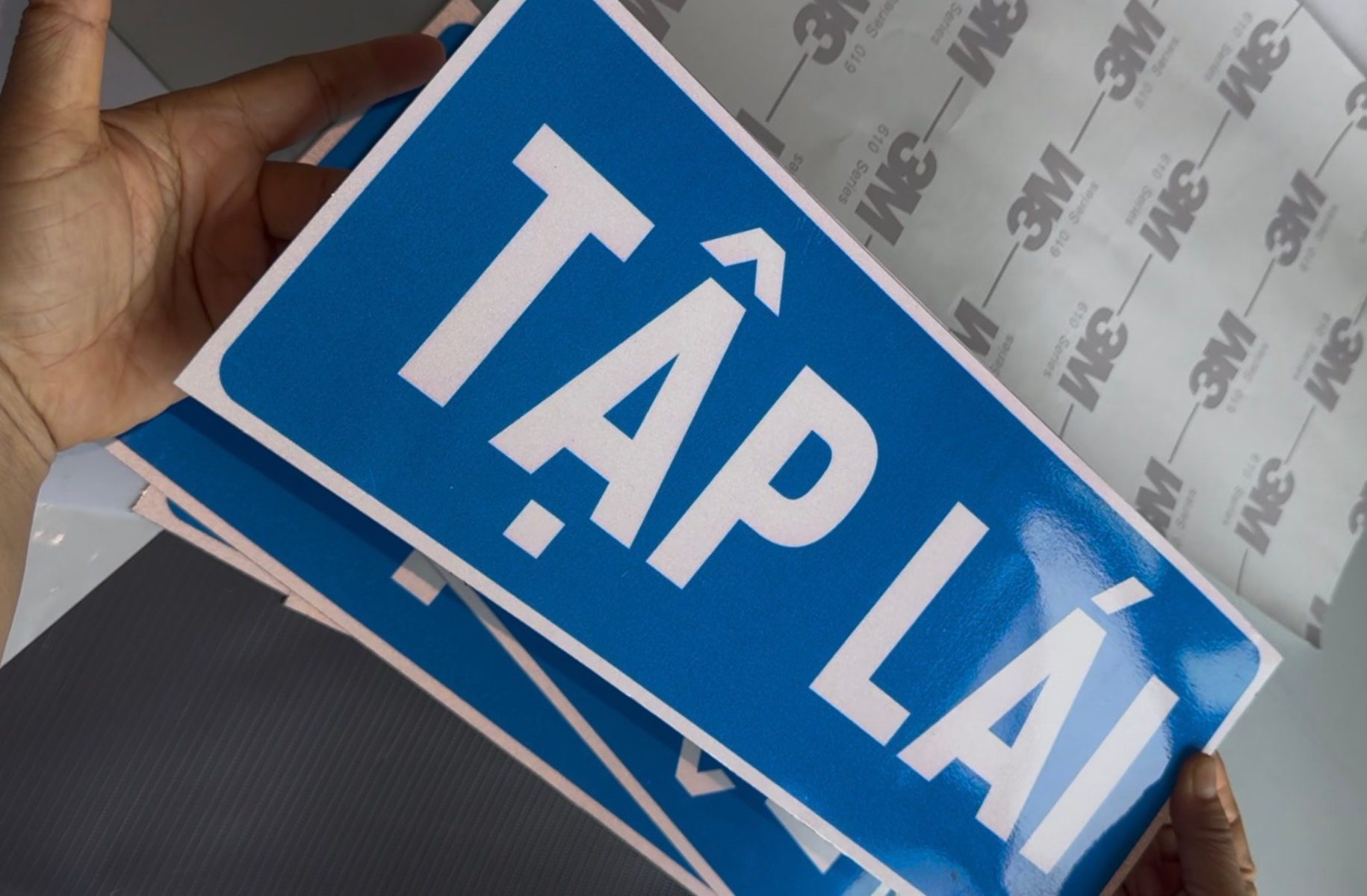Bảng tập lái nam châm dẻo phản quang dán xe tập lái