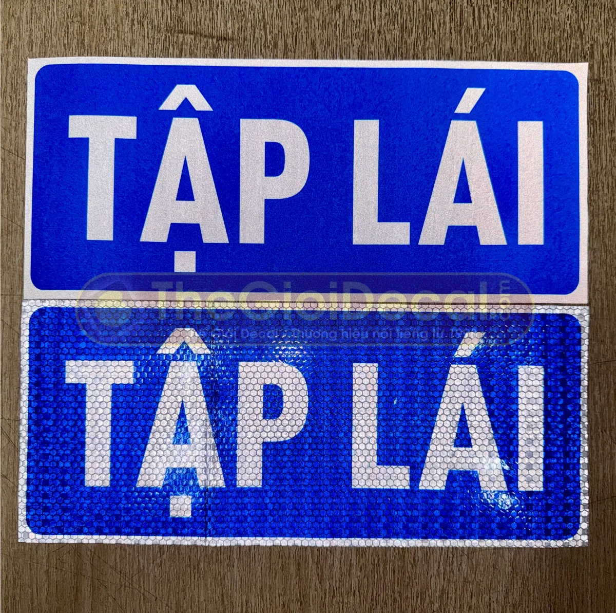 So sánh độ sáng bảng tập lái phản quang decal 3M 610 và decal phản quang tổ ong giá rẻ
